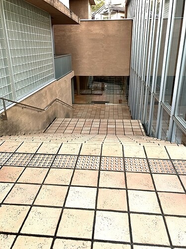 2/2 エントランス