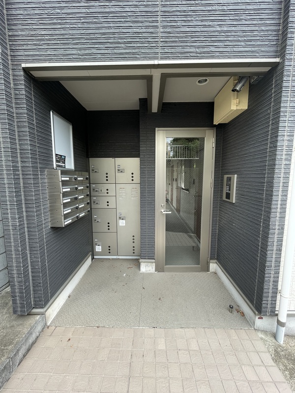 16/16 エントランス