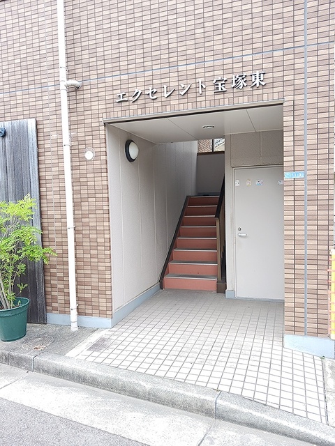 14/20 エントランス