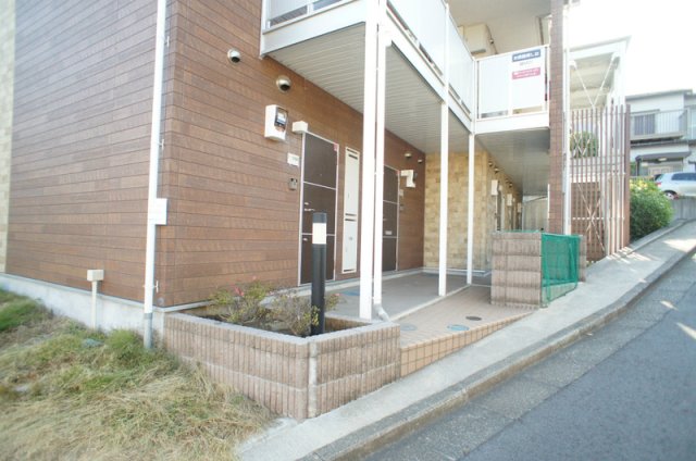 16/16 エントランス