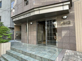 16/16 エントランス