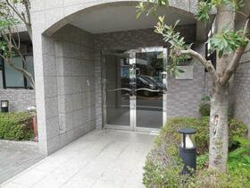 16/16 エントランス