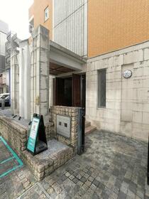 16/16 エントランス