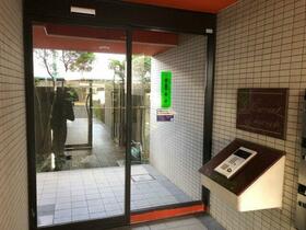 16/16 エントランス