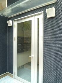 16/16 エントランス