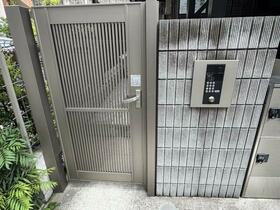 2/2 エントランス