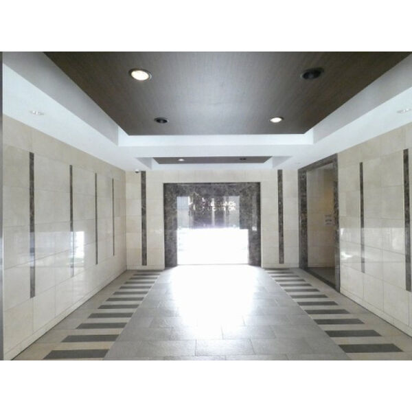 16/16 エントランス