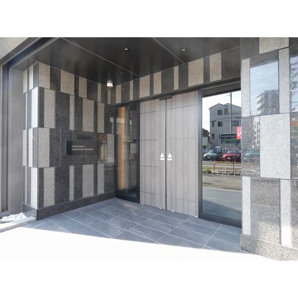 16/16 エントランス