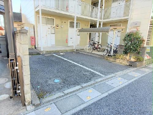 14/14 駐車場
