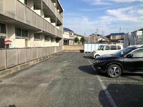 14/14 駐車場