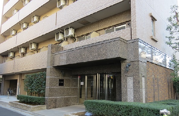 20/21 エントランス