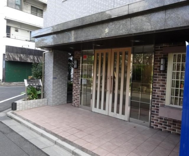 18/28 エントランス