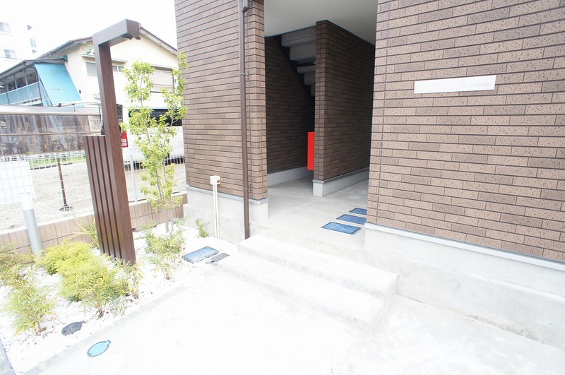 13/13 エントランス