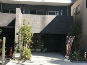 16/16 エントランス