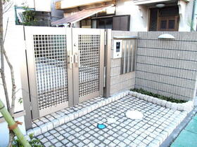 16/16 エントランス