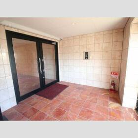 16/16 エントランス