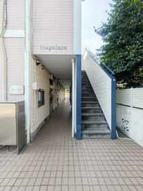 16/16 エントランス