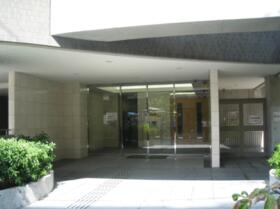 16/16 エントランス