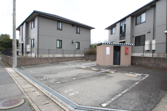 17/17 駐車場