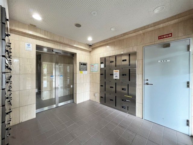 22/23 エントランス