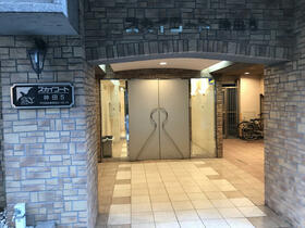 16/16 エントランス