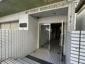 16/16 エントランス