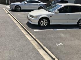 14/14 駐車場