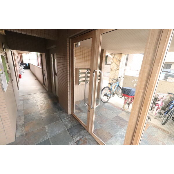 19/19 エントランス