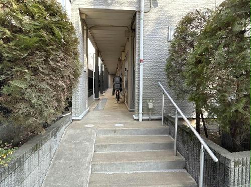 13/14 エントランス