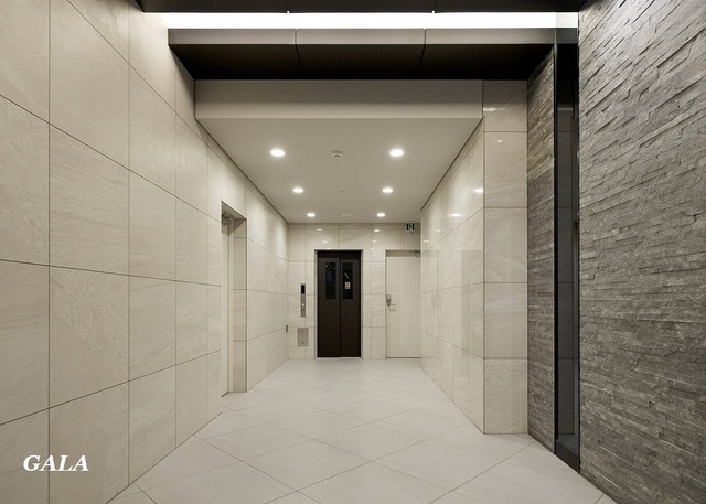 25/29 エントランス