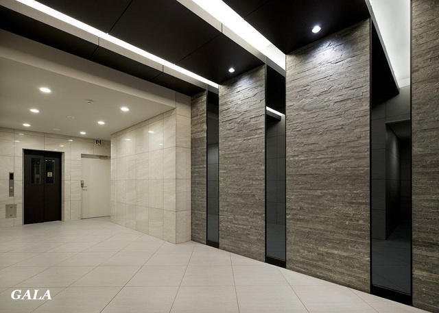 27/29 エントランス