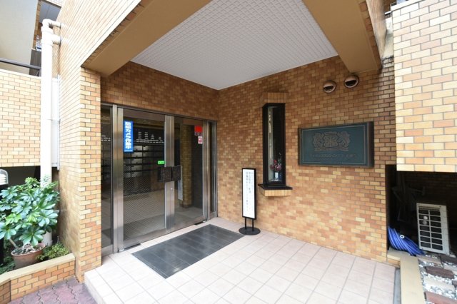 14/19 エントランス