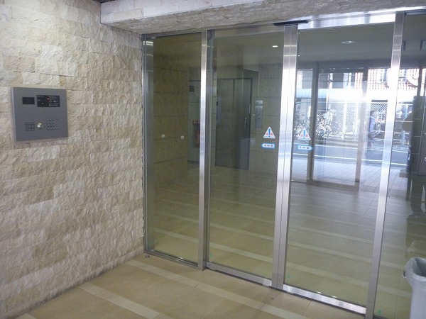 14/14 エントランス