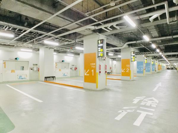 27/30 駐車場