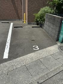 16/16 駐車場