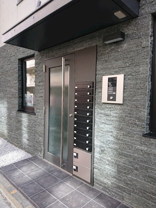 17/17 エントランス