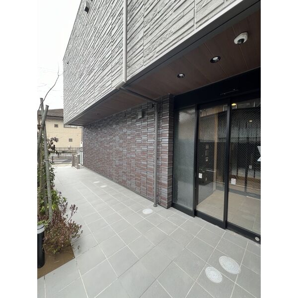 16/17 エントランス