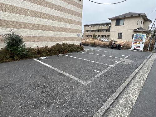 13/14 駐車場