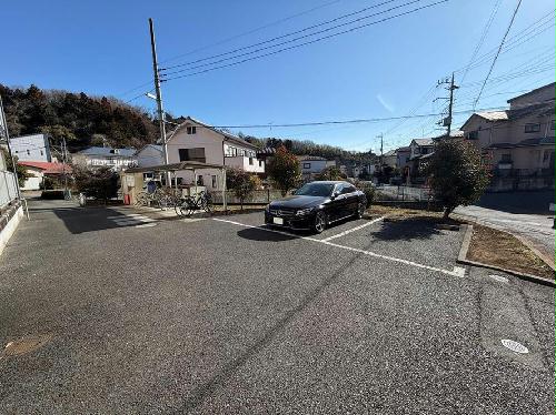 14/14 駐車場
