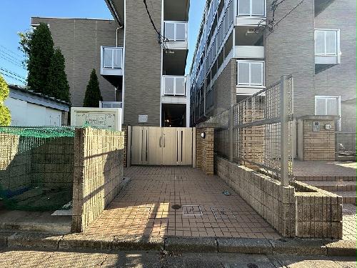 13/14 エントランス