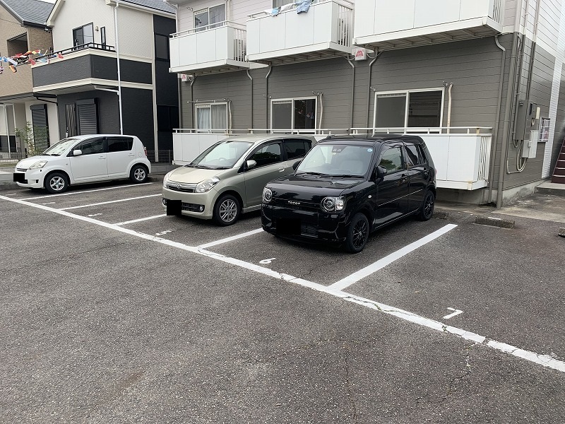 21/28 駐車場