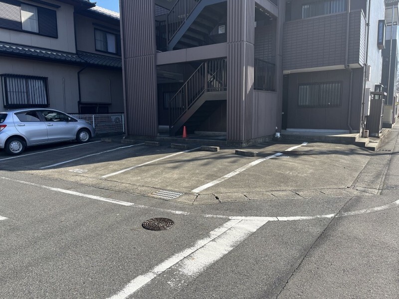 21/28 駐車場