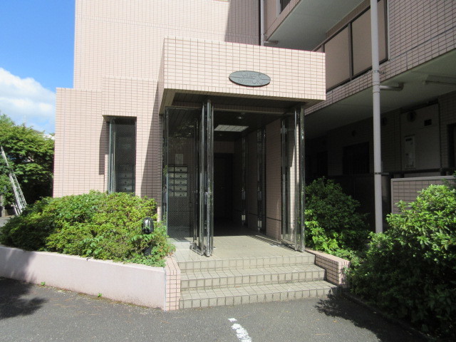 21/22 エントランス