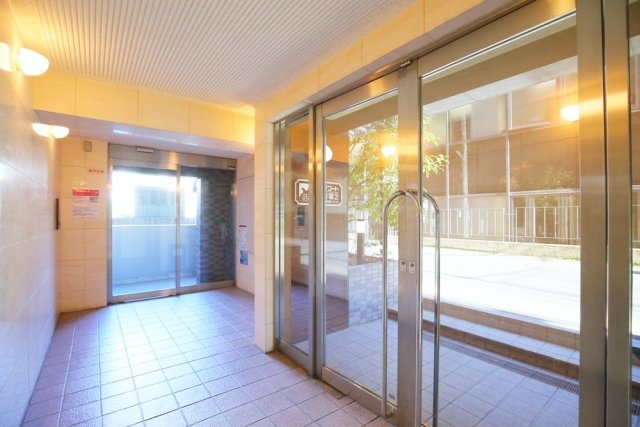 13/14 エントランス