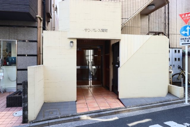 21/22 エントランス