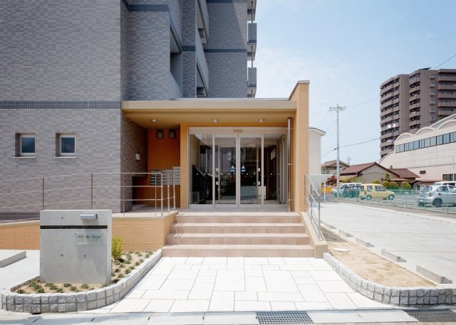 16/21 エントランス