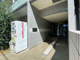 16/16 エントランス