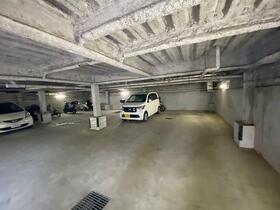 15/15 駐車場