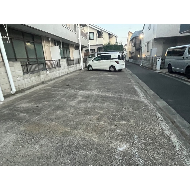 17/17 駐車場