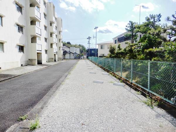 17/17 駐車場